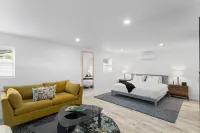 Luxury Villa with Heated Saltwater Pool & Spa, Mini Golf, BBQ, 5 Mins to Beach