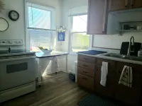 Apple Blossom Cottage // 2 Miles from Downtown ~ 10 Min to Mayo