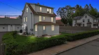 Charming Luxury 1BR Near Downtown. Dog Friendly! Hotel in zona Case Mountain