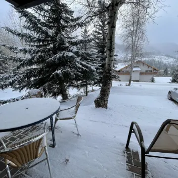 West Vail Hideaway 2/2 fireplace at pine ridge bus stop