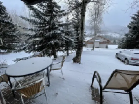 West Vail Hideaway 2/2 fireplace at pine ridge bus stop