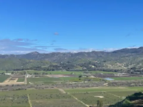 Peaceful new Tiny Home on farm, steps to wineries!