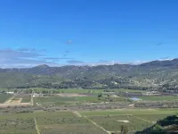 Peaceful new Tiny Home on farm, steps to wineries!