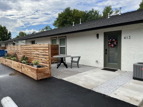 The Benton - Warmly decorated, cozy apartment in downtown Bentonville