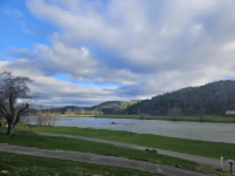 Private Riverfront Cabin