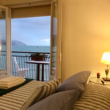 Monterosso Al Mare: Casa Magonza - Monterosso al mare - Cinque Terre Отели рядом с достопримечательностью «Monterosso public beach (Fegina)»