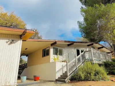 Spa, 5 minutes from Sequoia National Park. Spacious, convenient and private.