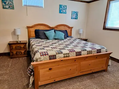 Experience Hudson Charm in Our Spacious 3-Bedroom Retreat