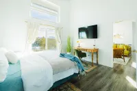 Sunrise+Sunset views - HotTub / Firepit / RecRoom / BBQ / Yoga studio /Treadmill