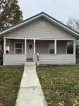 Cute & Cozy home walking distance  to downtown