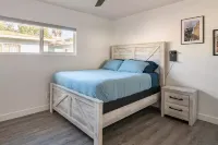Stylish 2 BR house close to the beaches and L.A. city life!