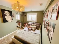 Friends-Inspired 3 BDR Escape Vintage Vibes & Private Garden Near Chicago - 3-Sterne