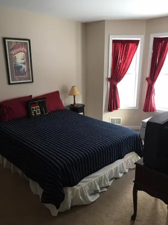 Large & Comfy Townhome. Fully Stocked. Filtered Lake views. Steps to the Beach!