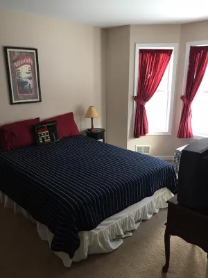 Large & Comfy Townhome. Fully Stocked. Filtered Lake views. Steps to the Beach!