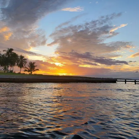 Cozy Waterfront Minutes from the Beach! Great Fishing, Inground Saltwater Pool