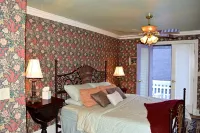 C'mon summer Hotels near Georgetown Gallery