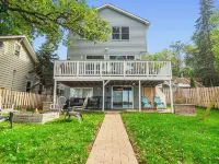 Stunning Lake House with Sunset Views! Hotels in Fox Lake