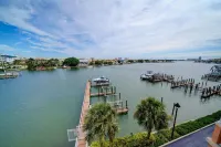 Relax in High-End Coastal Luxury at Harborview Grande