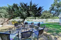 King St Retreat- Pvt Pool, Bball, Ping Pong, Pets OK - Uima-altaat