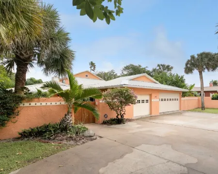 Luxury Beachside OASIS with Private Pool - Steps to private beach & restaurants Hotels in Melbourne Beach