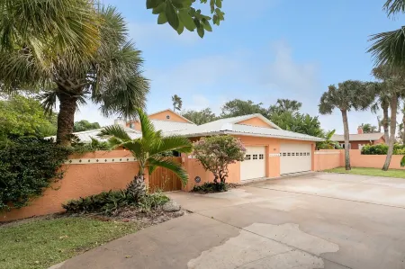 Luxury Beachside OASIS with Private Pool - Steps to private beach & restaurants