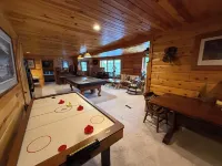 Spacious Riverside Cabin Near Sugarloaf – Perfect for Family Getaways