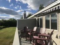 Amazing Views, Peaceful Surroundings, Yet Minutes From All The Fun. 3/2