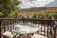 Fantastic Mountain Condo w/ Deck & Amazing Views, Near Shopping & On Bus Route!