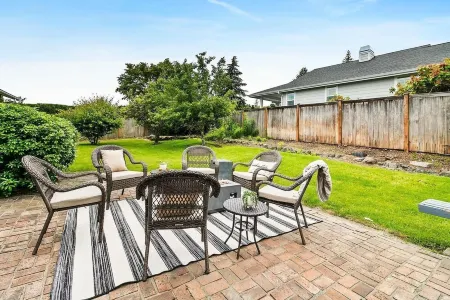 Panoramic views, walking distance to downtown and NEW AC