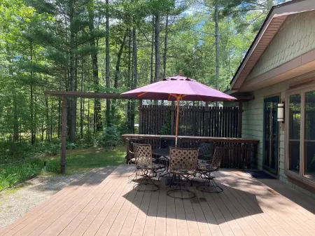 Family Fun...Lake Home,Kayaks,SUP.Pontoon Paddle Boat,Free WiF & Direct TV