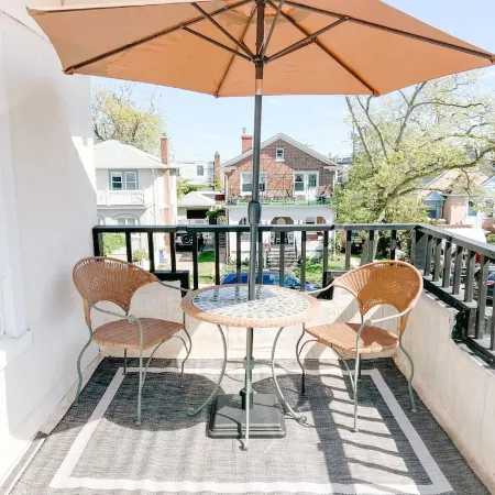 Private 2nd Story Apartment in the Heart of Long Beach- Pura Vida! Отели в г. Лонг Бич