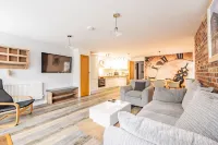 The Old Antique Shop Town Centre Stylish House