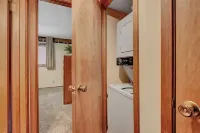 Crescent Cottage/12ESC Hosted by LOVR