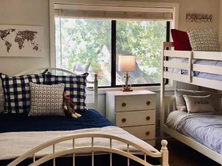 Remodeled Gem - Clearlake, Modern Beauty In the Keys - Waterfront