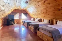 Large Mountaintop Cabin Sleeps 16! Blue Ridge Mountain Views & Wraparound Deck