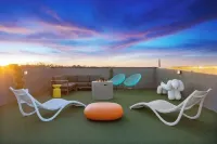 Bishop Arts~Dallas Skyline Views~Rooftop~3 Bedroom with Private Bathrooms