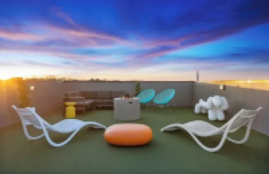 Bishop Arts~Dallas Skyline Views~Rooftop~3 Bedroom with Private Bathrooms