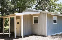 The BaitHouse - Charming Cabin Hotels near Hardridge Creek Public Boat Ramp