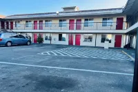 Knights Inn Pasco - parking