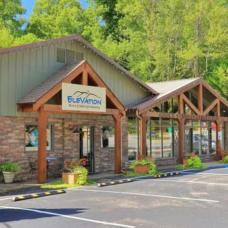 Updated Brow View Cabin with Hot Tub/Fire Pit/Arcade in Mentone