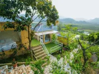 Wooden House Moc Chau Hotels in Van Son