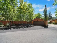 Rivers Edge Retreat, Luxury Waterfront Estate, Private Dock, Fire Pit, Swimming