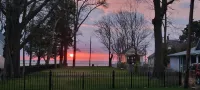 Charming 4-bedroom, 2-bath cottage, dog friendly, AC, WiFi, 1 block to beach