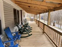 Quiet Lake/Hunting cottage super close to boat launch and beach