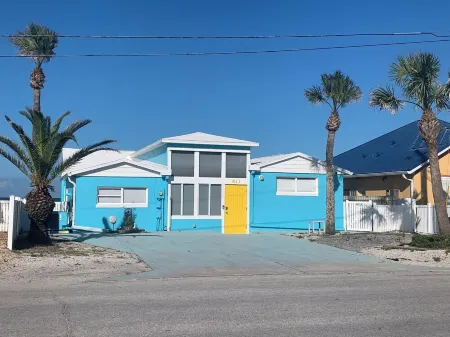 Oceanfront Sea Of Tranquility Отели рядом с достопримечательностью «Sugar Mill Country Club»