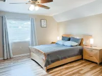 Cozy Home 20 min to Beach! Private Backyard. Pet Friendly Hotels in San Carlos Park