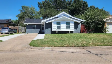 Spacious 4-bdr house in charming Del City with AC, WiFi and 9 min of Tinker AFB