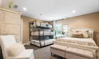 Ranch House Farm Stay w/Fishing/RecCourt/Pools/Kayaks/FarmAnimals