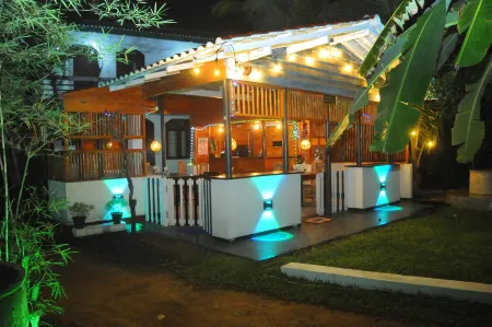 Raymond House(Sun Beach House) Отели рядом с достопримечательностью «Resthouse Handiya Bo Tree»