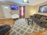 Peaceful Townhouse Near Lake